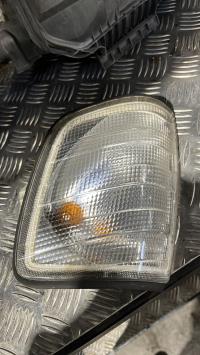 Optique avant secondaire gauche (feux)(clignotant), Mercedes 250 W124 · Phase 1