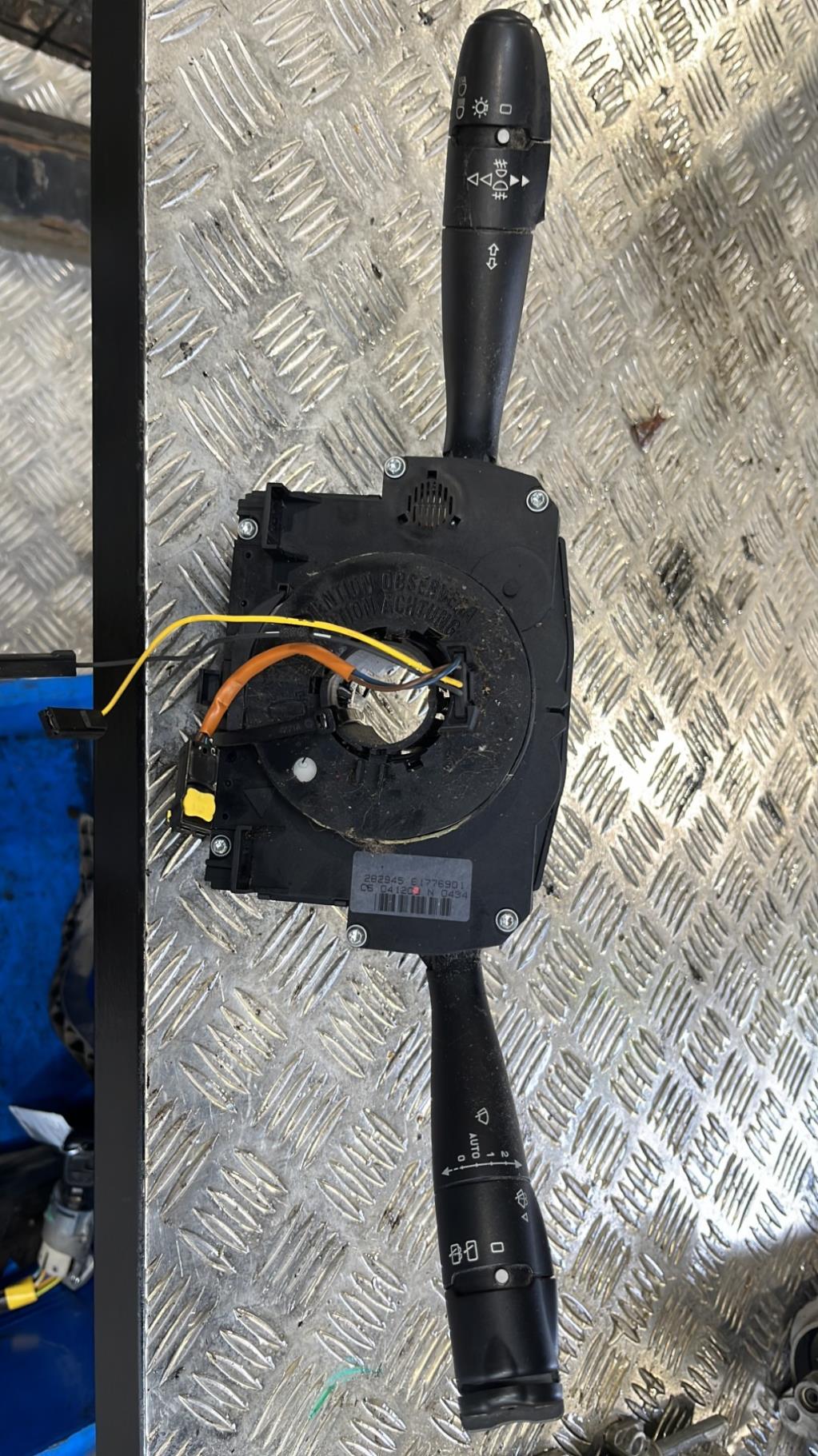 Com (Bloc Contacteur Tournant+Commodo Essuie Glace+Commodo Phare), Citroën C3 1 · Phase 1