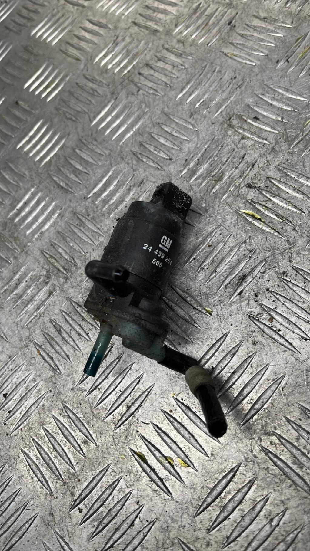 Pompe lave glace avant, Opel Corsa C · Phase 2