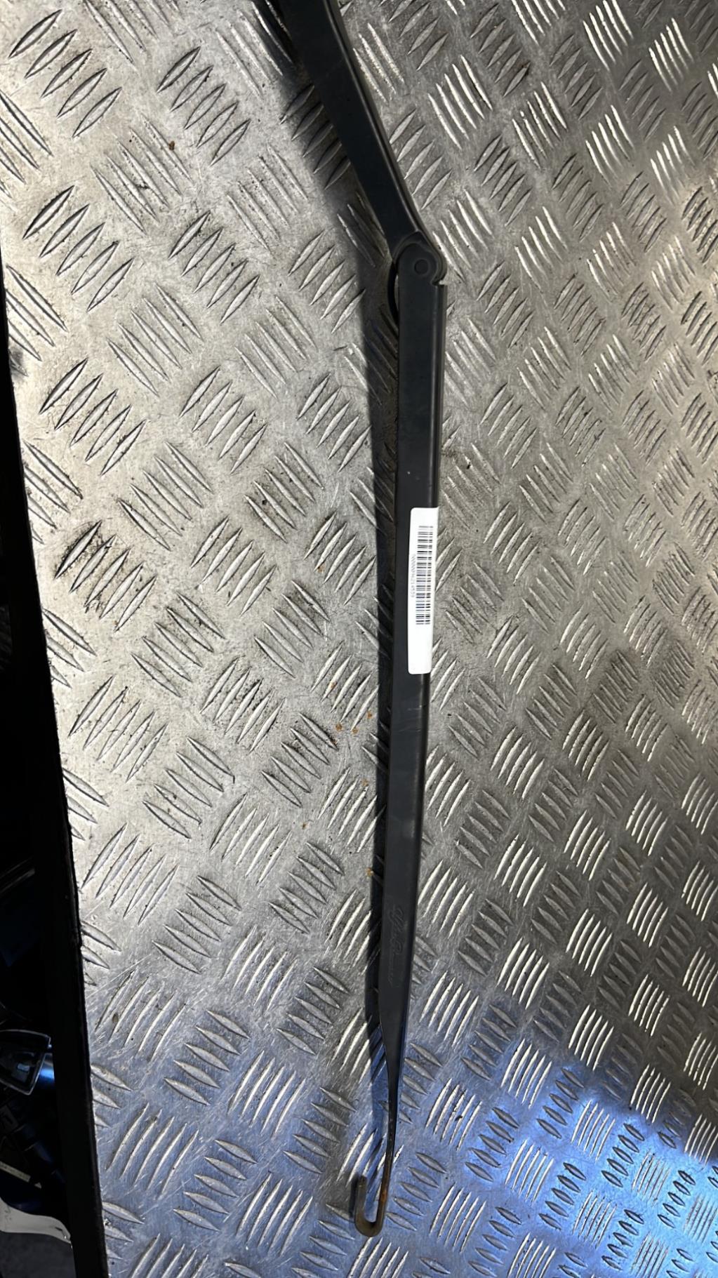 Bras essuie glace avant droit, Alfa Romeo 147 · Phase 1