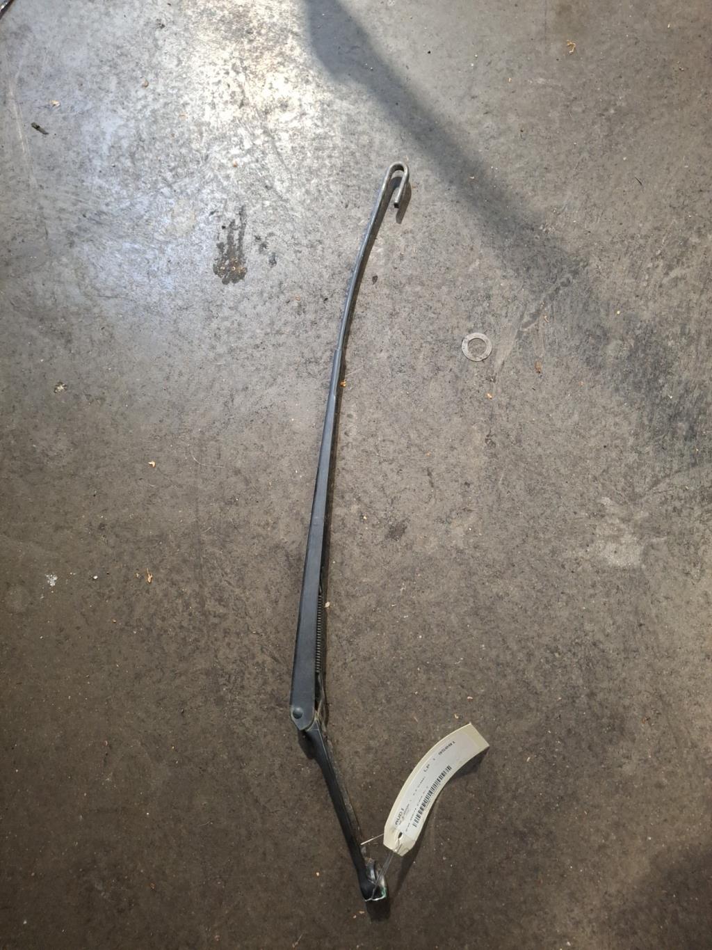 Bras essuie glace avant droit, Audi A6 2 · Phase 1