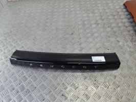Baguette de coffre, Peugeot 2008 2