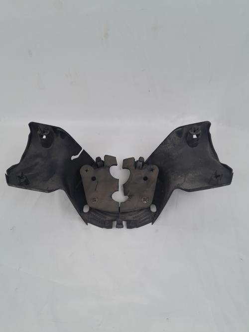 pièce détachée occasion Cache guidon inferieur PEUGEOT