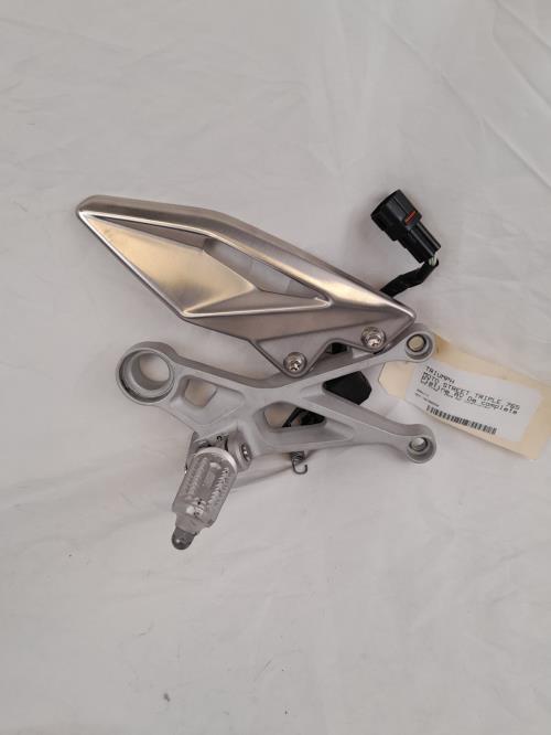 pièce détachée occasion Platine avant droite complète TRIUMPH