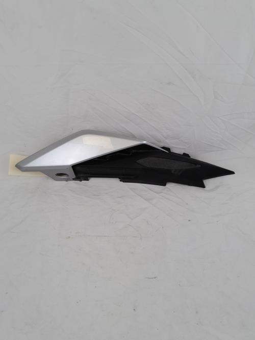 pièce détachée occasion Cache carenage coque arriere gauche YAMAHA
