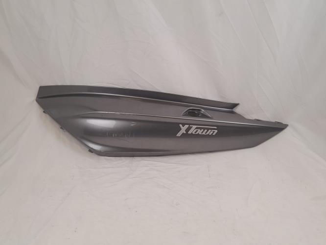 pièce détachée occasion Cache carenage coque arriere droit KYMCO