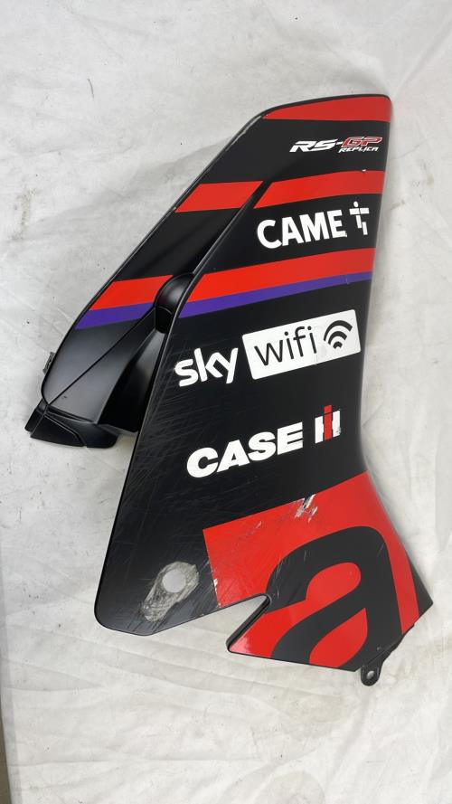 pièce détachée occasion Cache flanc de carenage droit APRILIA