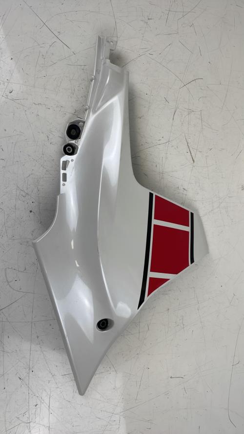 pièce détachée occasion Cache lateral droit YAMAHA