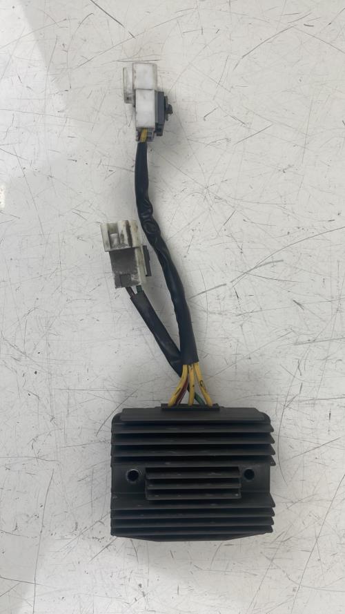 pièce détachée occasion Regulateur charge batterie PIAGGIO