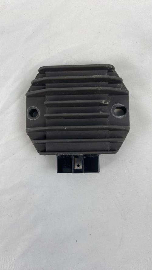 pièce détachée occasion Regulateur charge batterie PIAGGIO