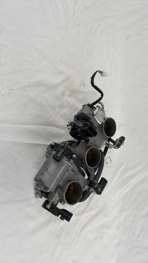pièce détachée occasion Rampe d'injection YAMAHA