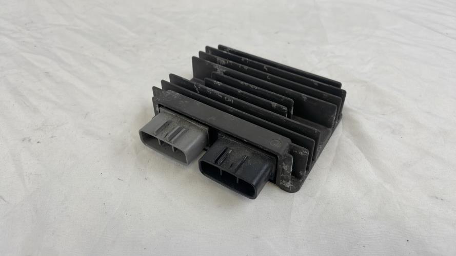 pièce détachée occasion Regulateur charge batterie PIAGGIO