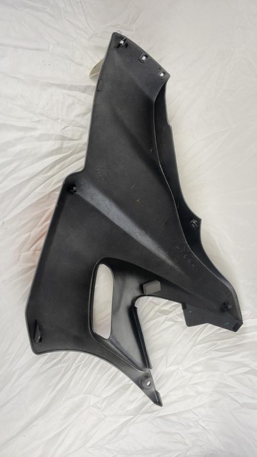 pièce détachée occasion Cache lateral droit