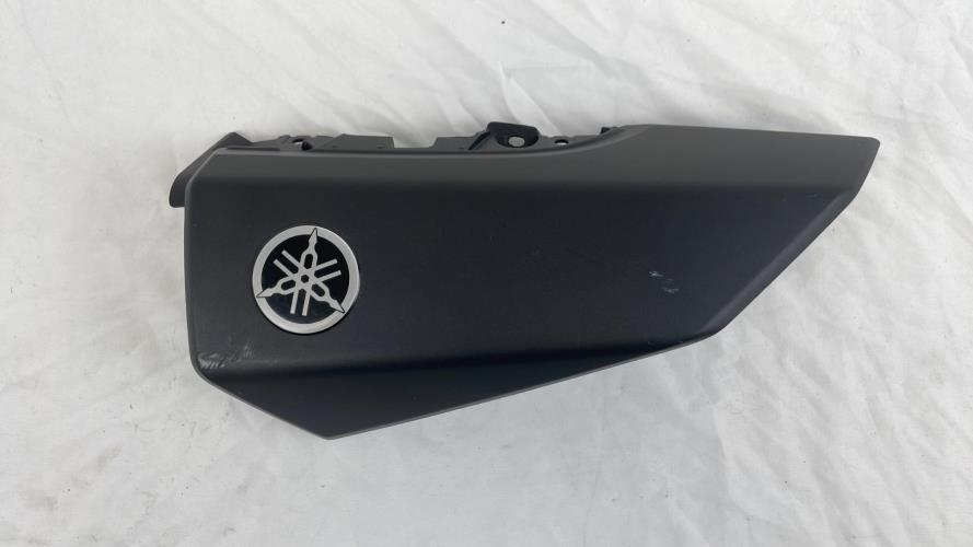 pièce détachée occasion cache carenage face avant droit YAMAHA