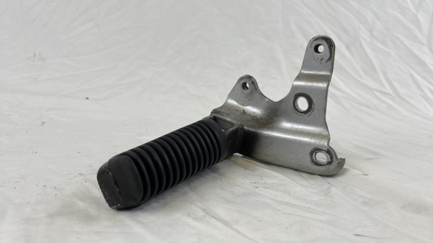 pièce détachée occasion Platine et repose pieds arriere droit YAMAHA
