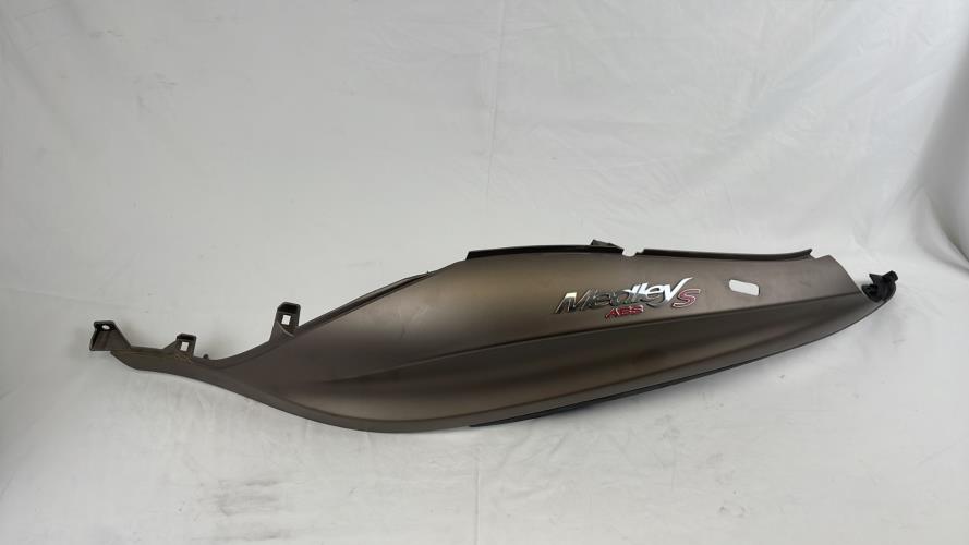 pièce détachée occasion Cache carenage coque arriere gauche PIAGGIO