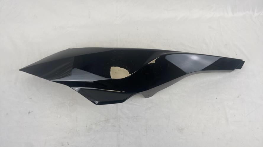 pièce détachée occasion Cache carenage sous selle gauche BMW