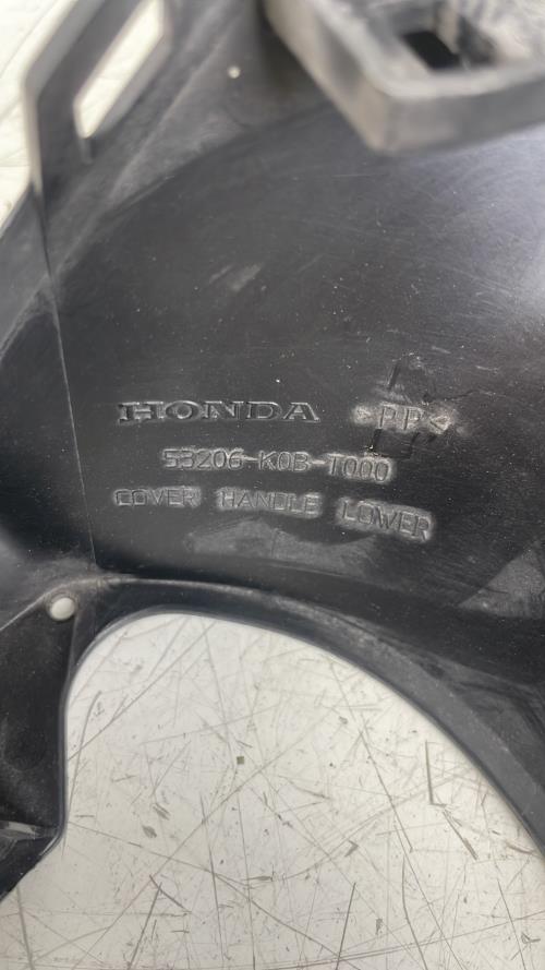 pièce détachée occasion Cache guidon inferieur HONDA