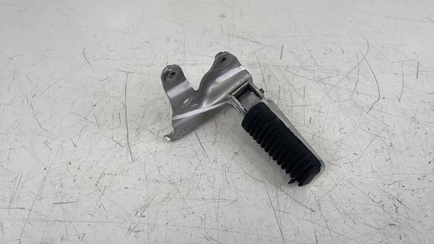 pièce détachée occasion Platine et repose pieds arriere gauche YAMAHA