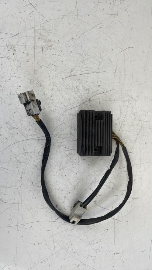 pièce détachée occasion Regulateur charge batterie PIAGGIO
