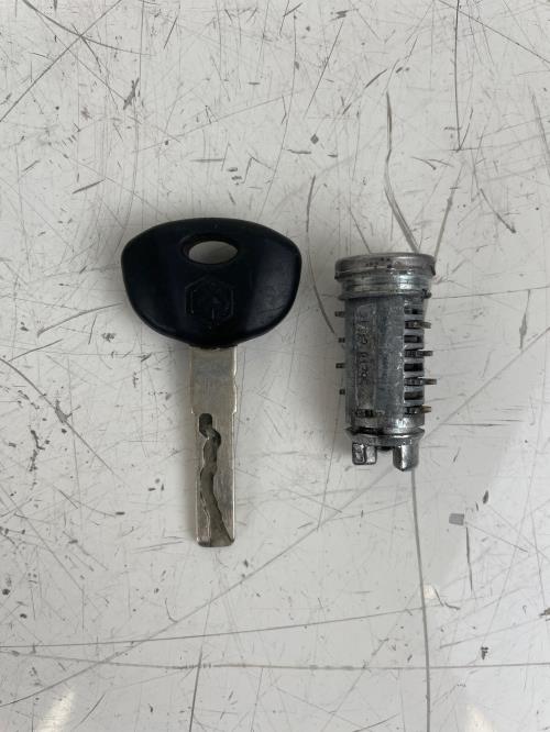 pièce détachée occasion Kit serrure PIAGGIO