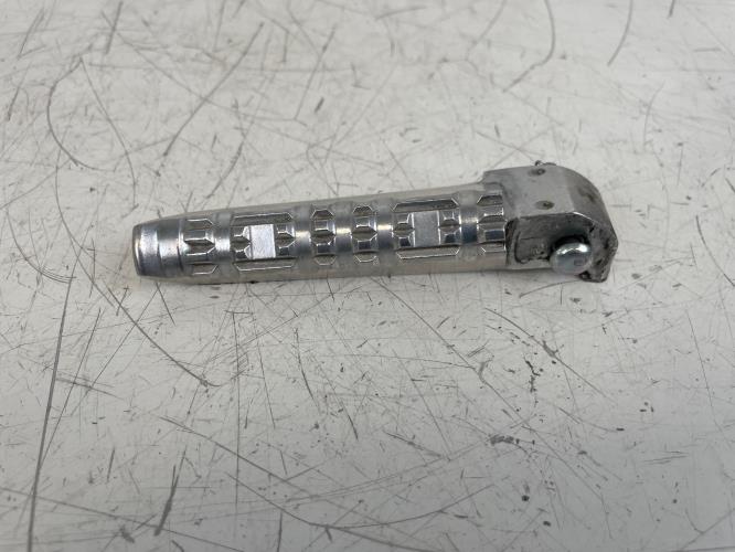 pièce détachée occasion Repose pieds arriere gauche YAMAHA