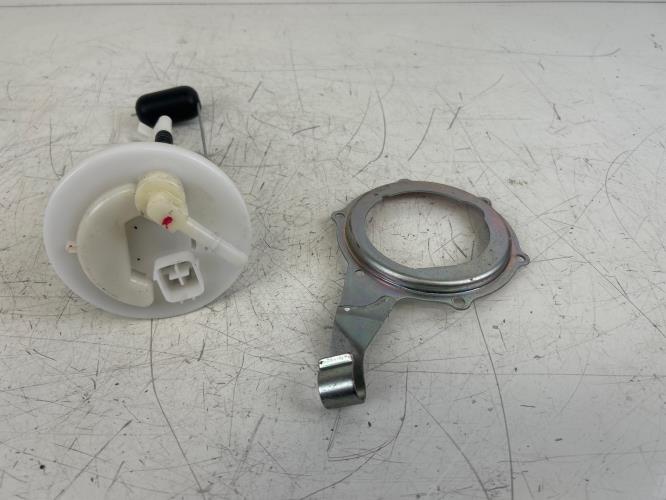 pièce détachée occasion Pompe + jauge à essence YAMAHA