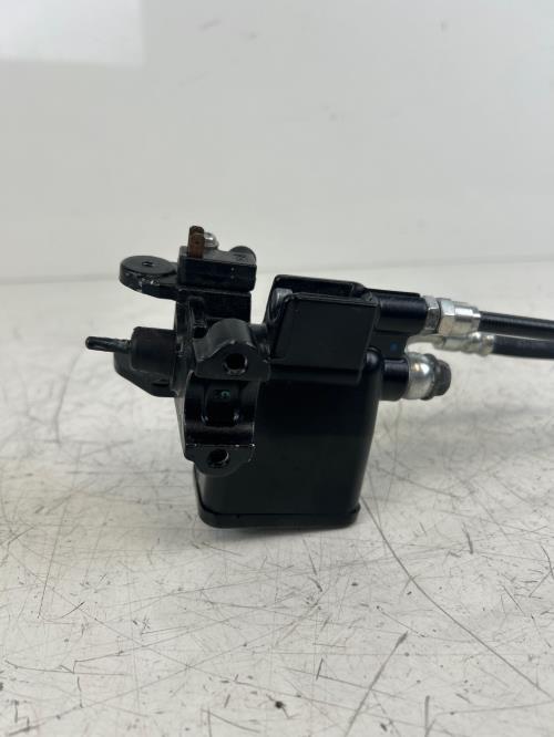 pièce détachée occasion Bocal vase maitre cylindre de frein avant YAMAHA