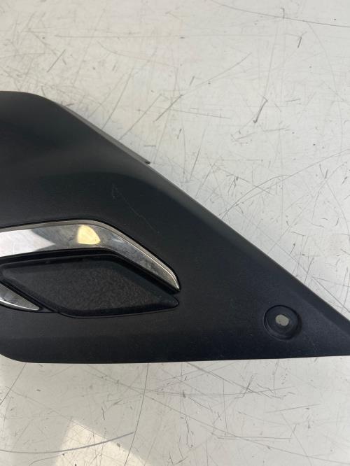 pièce détachée occasion Cache lateral gauche YAMAHA