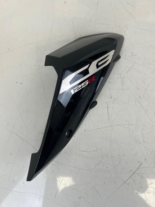 pièce détachée occasion Cache flanc de carenage gauche HONDA