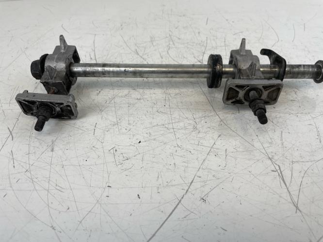 pièce détachée occasion Axe de roue arriere YAMAHA