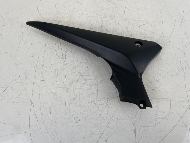 pièce détachée occasion Cache sous selle droit YAMAHA