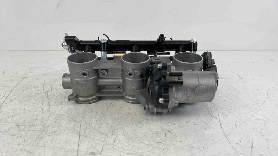 pièce détachée occasion Rampe d'injection YAMAHA
