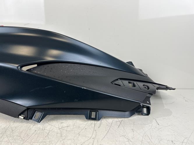 pièce détachée occasion Cache lateral droit PIAGGIO