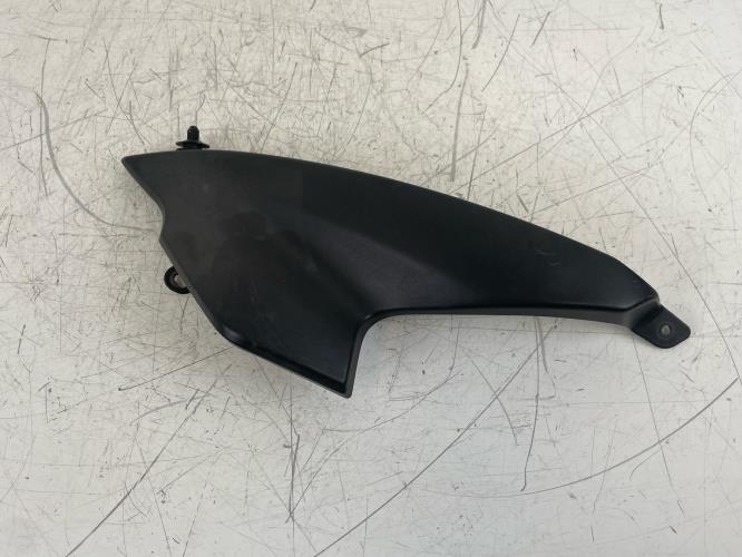 pièce détachée occasion Cache sous selle droit BMW