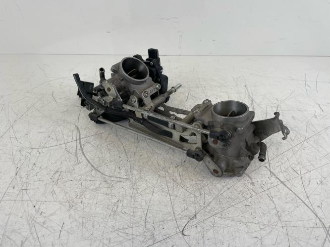 pièce détachée occasion Rampe d'injection SUZUKI