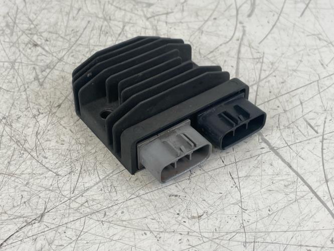 pièce détachée occasion Regulateur charge batterie TRIUMPH