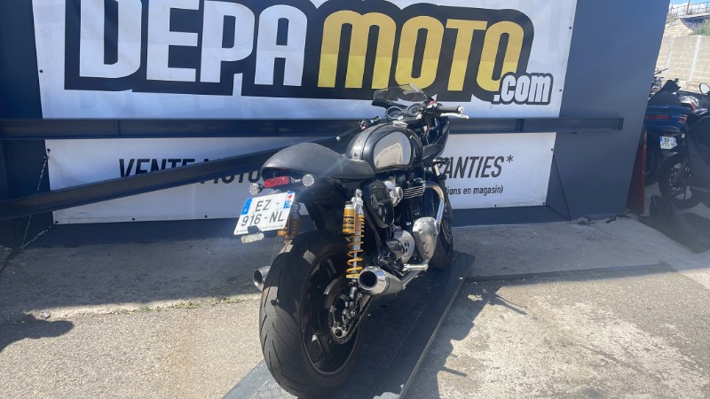 Illustration de TRIUMPHTHRUXTON