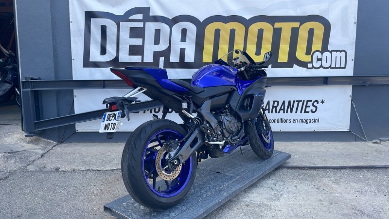 Illustration de YAMAHAR7