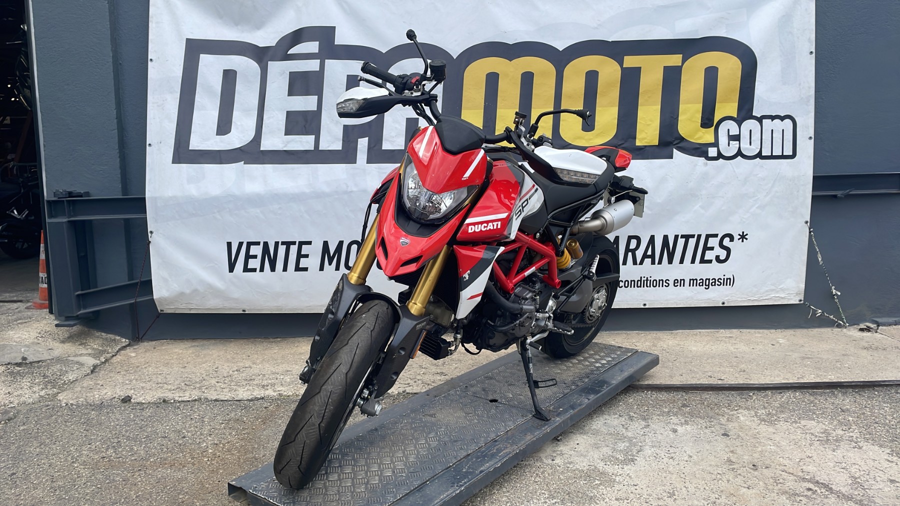 Illustration de DUCATIHYPERMOTARD 950 SP