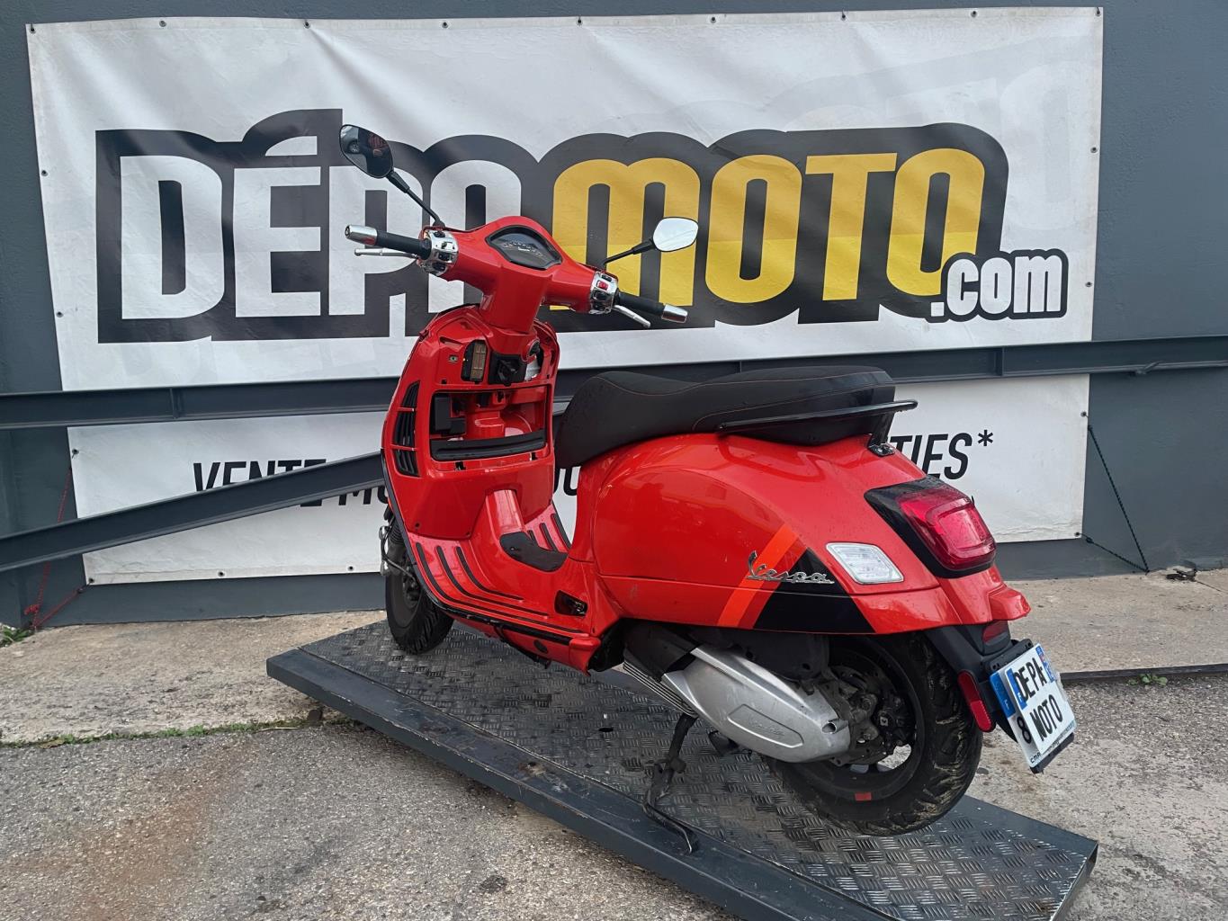 Illustration de PIAGGIO GTS 300