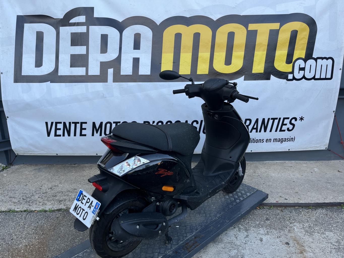 Illustration de PIAGGIO ZIP 50 4T