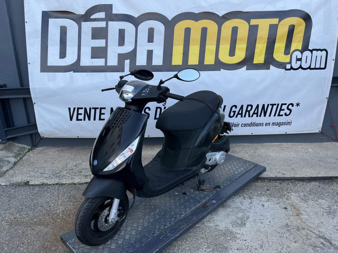 Illustration de PIAGGIO ZIP 50 4T