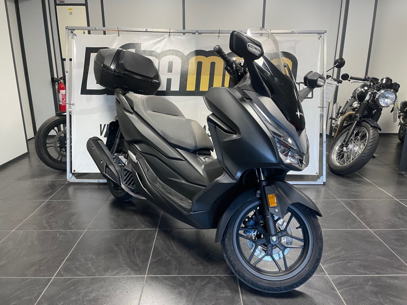 Illustration de HONDA  FORZA 125