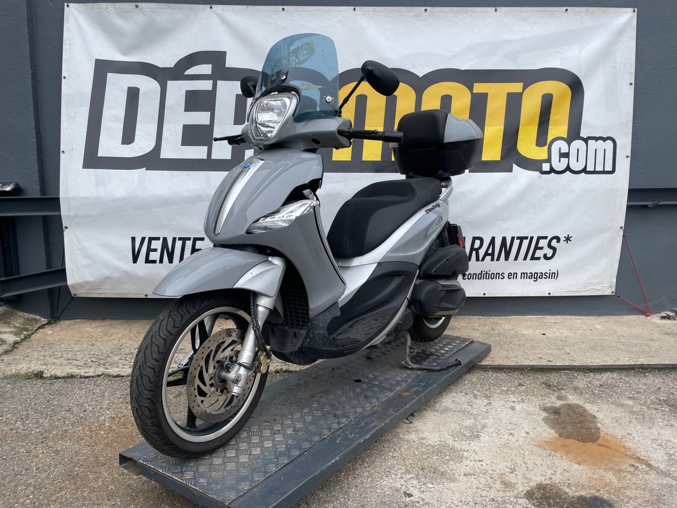 Illustration de PIAGGIO BEVERLY 350