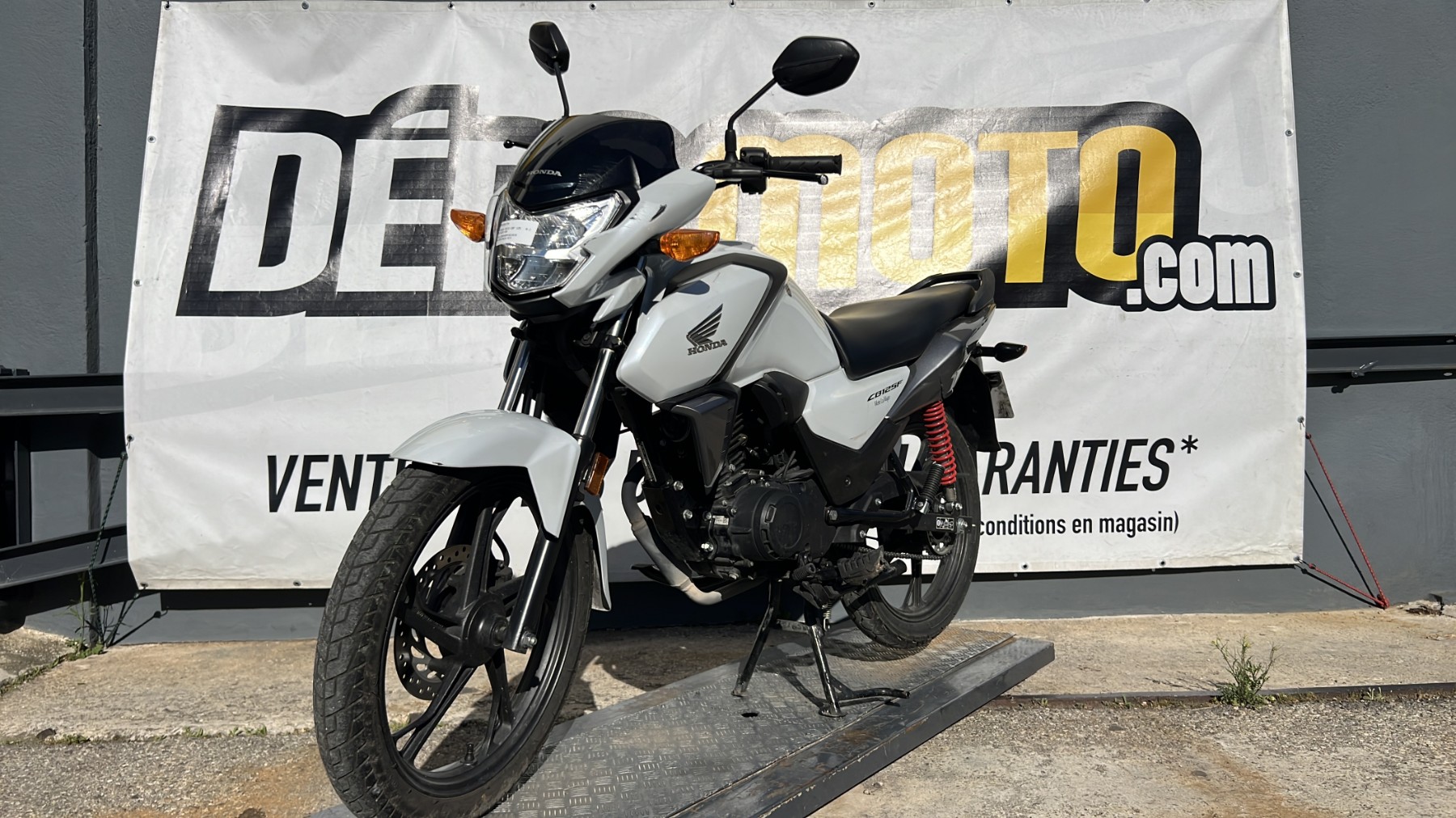 Illustration de HONDA CBF 125