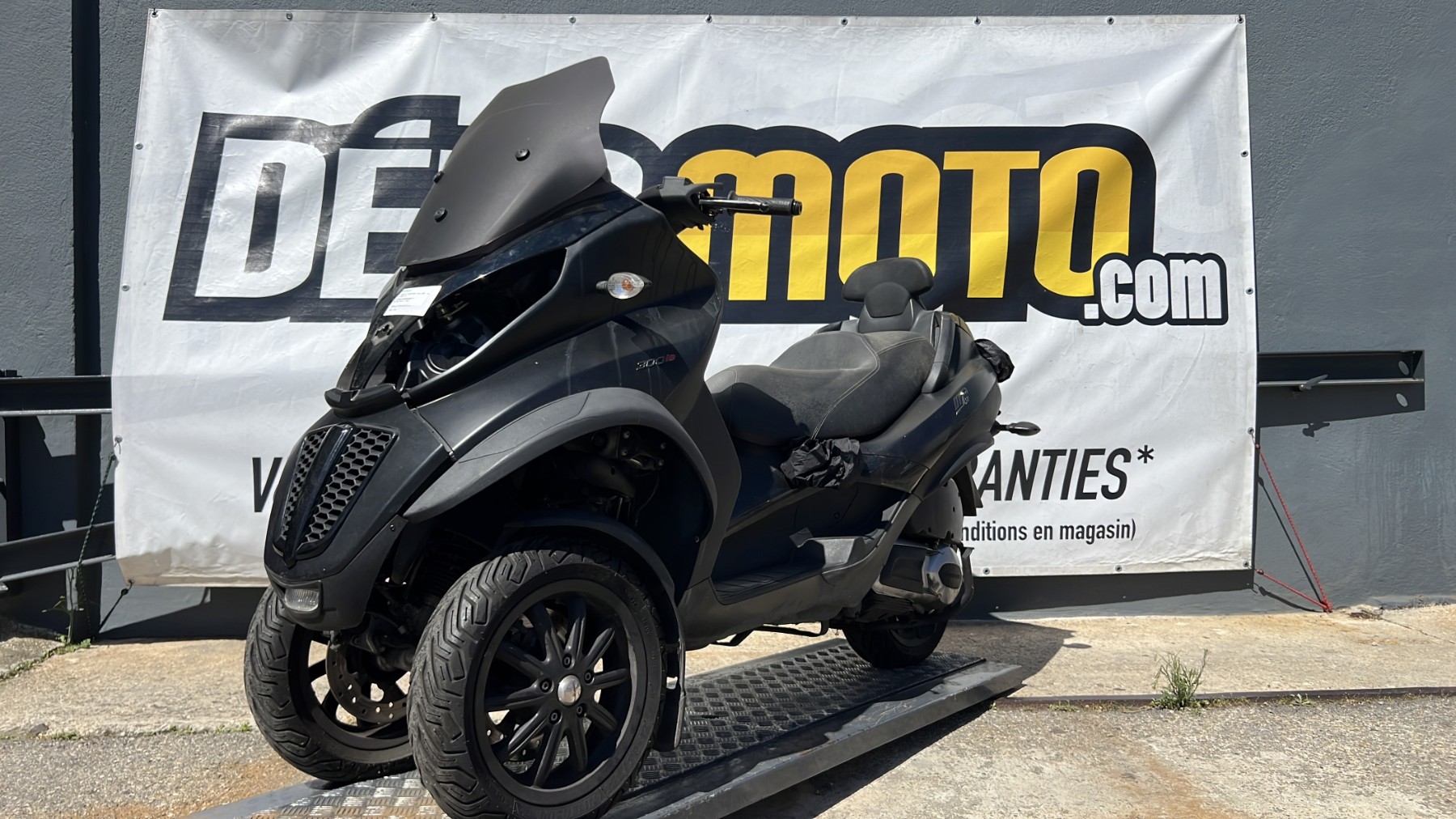 Illustration de PIAGGIO MP3 300