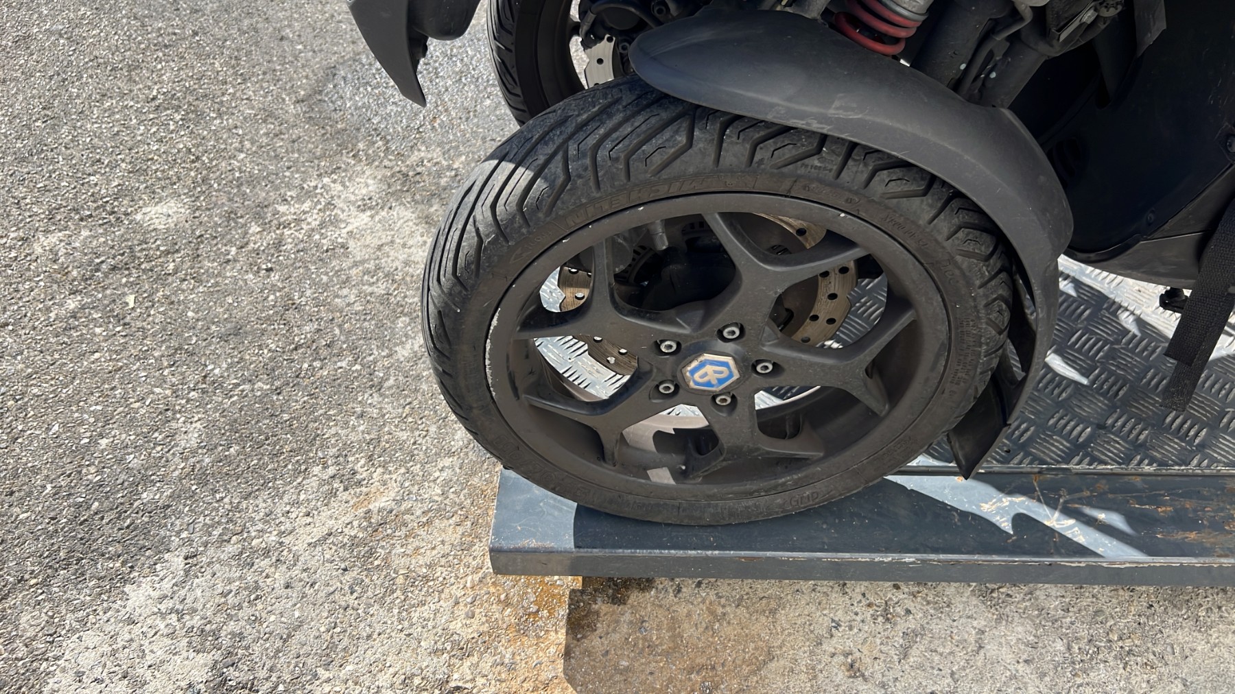 Illustration de PIAGGIO MP3 500 HPE SPORT ADVANCED
