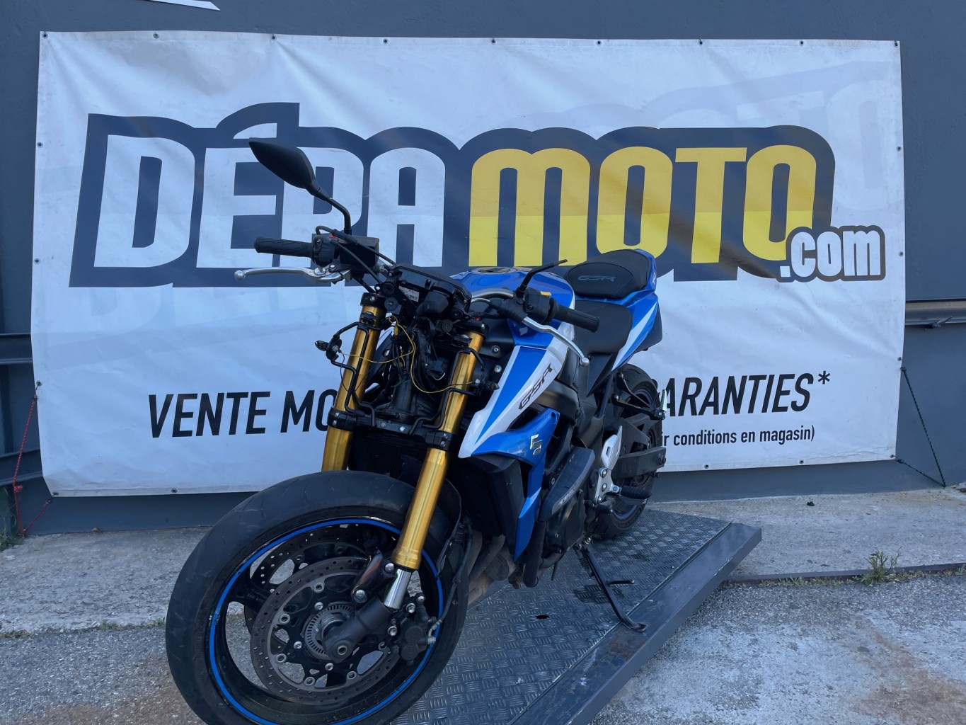 Illustration de SUZUKI GSR750