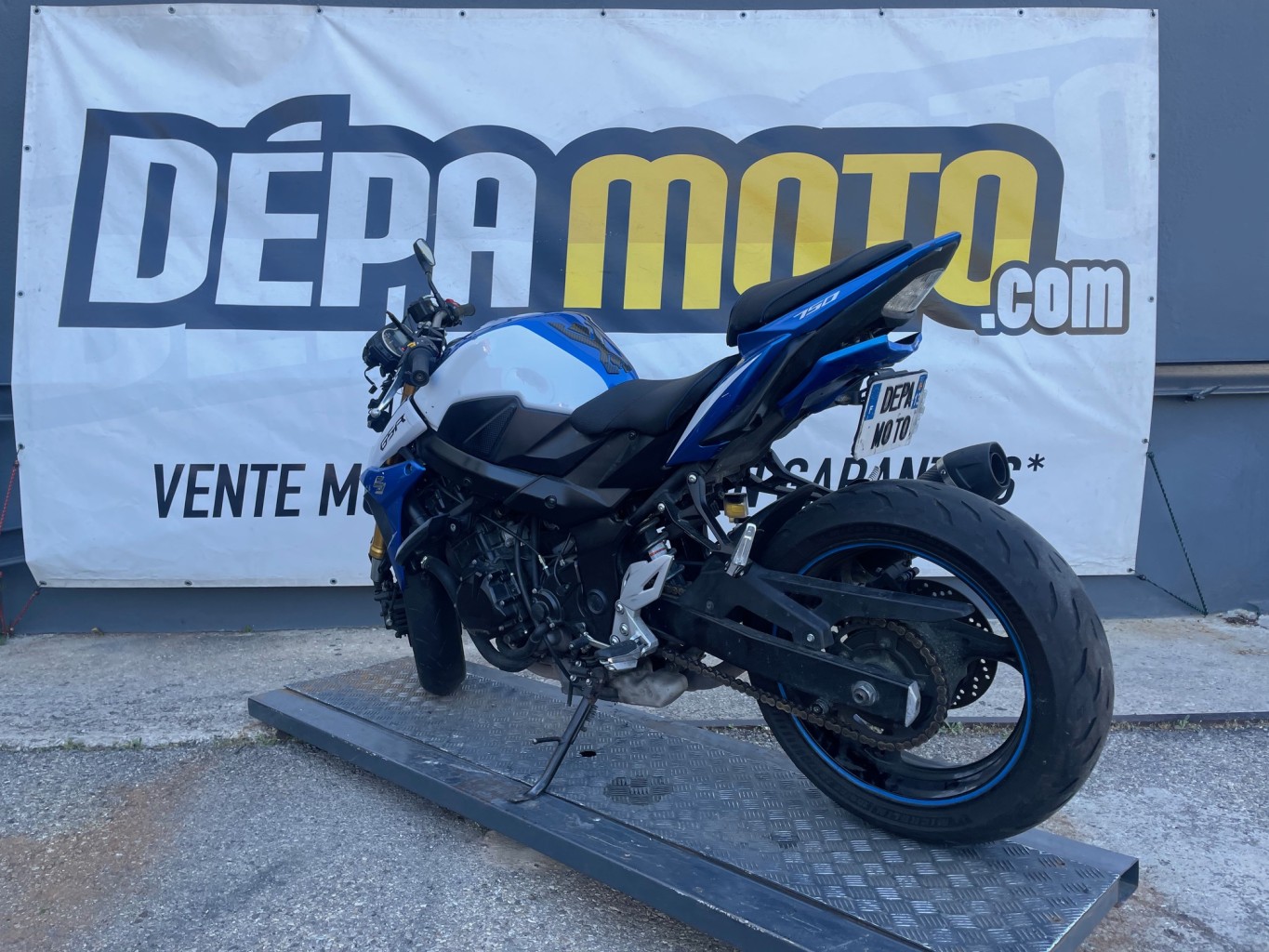 Illustration de SUZUKI GSR750